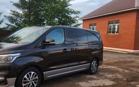 Hyundai Grand Starex Grand Starex I рестайлинг 2, 2019 год, 3 250 000 рублей, 9 фотография