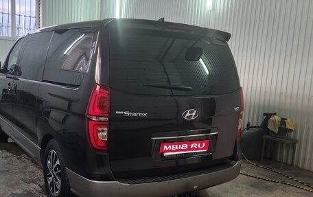 Hyundai Grand Starex Grand Starex I рестайлинг 2, 2019 год, 3 250 000 рублей, 5 фотография