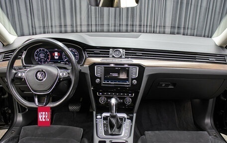 Volkswagen Passat B8 рестайлинг, 2017 год, 1 798 000 рублей, 14 фотография