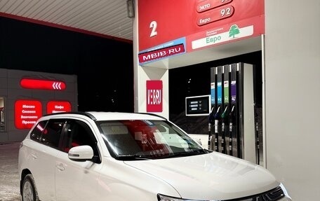 Mitsubishi Outlander III рестайлинг 3, 2012 год, 1 100 000 рублей, 1 фотография