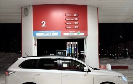 Mitsubishi Outlander III рестайлинг 3, 2012 год, 1 100 000 рублей, 6 фотография