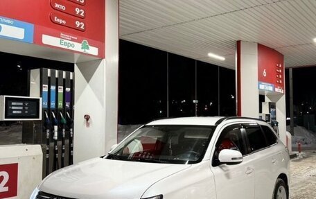 Mitsubishi Outlander III рестайлинг 3, 2012 год, 1 100 000 рублей, 3 фотография