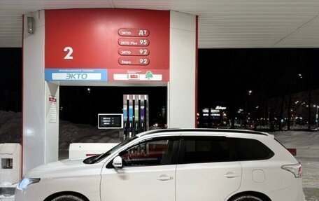 Mitsubishi Outlander III рестайлинг 3, 2012 год, 1 100 000 рублей, 5 фотография