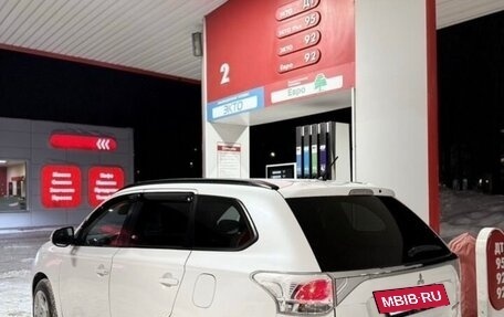 Mitsubishi Outlander III рестайлинг 3, 2012 год, 1 100 000 рублей, 4 фотография