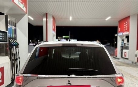 Mitsubishi Outlander III рестайлинг 3, 2012 год, 1 100 000 рублей, 8 фотография