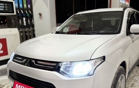 Mitsubishi Outlander III рестайлинг 3, 2012 год, 1 100 000 рублей, 11 фотография