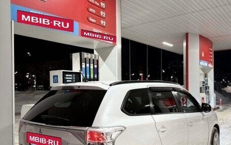 Mitsubishi Outlander III рестайлинг 3, 2012 год, 1 100 000 рублей, 2 фотография
