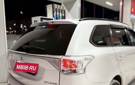 Mitsubishi Outlander III рестайлинг 3, 2012 год, 1 100 000 рублей, 10 фотография