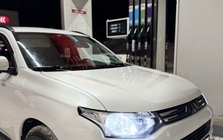 Mitsubishi Outlander III рестайлинг 3, 2012 год, 1 100 000 рублей, 9 фотография