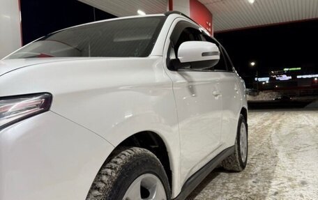 Mitsubishi Outlander III рестайлинг 3, 2012 год, 1 100 000 рублей, 15 фотография