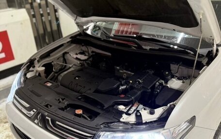 Mitsubishi Outlander III рестайлинг 3, 2012 год, 1 100 000 рублей, 25 фотография