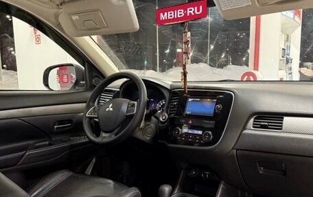 Mitsubishi Outlander III рестайлинг 3, 2012 год, 1 100 000 рублей, 28 фотография