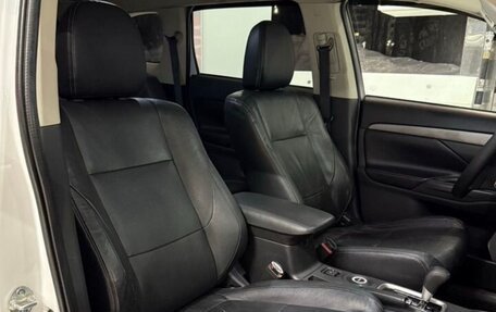 Mitsubishi Outlander III рестайлинг 3, 2012 год, 1 100 000 рублей, 32 фотография