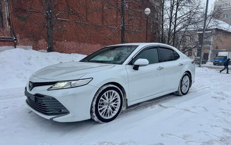 Toyota Camry, 2018 год, 2 700 000 рублей, 4 фотография