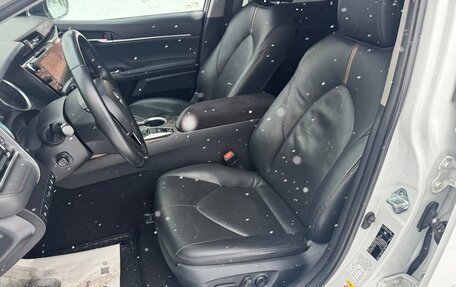 Toyota Camry, 2018 год, 2 700 000 рублей, 10 фотография