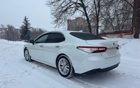 Toyota Camry, 2018 год, 2 700 000 рублей, 3 фотография