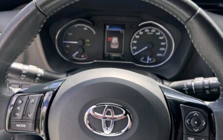 Toyota Yaris III рестайлинг, 2018 год, 1 599 000 рублей, 30 фотография