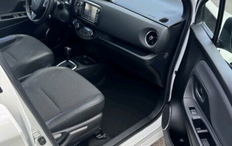 Toyota Yaris III рестайлинг, 2018 год, 1 599 000 рублей, 31 фотография