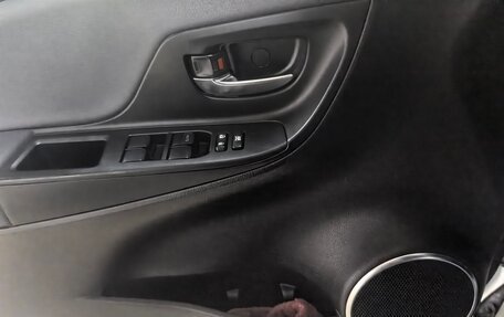 Toyota Yaris III рестайлинг, 2018 год, 1 599 000 рублей, 27 фотография