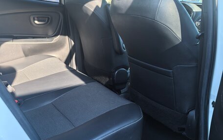 Toyota Yaris III рестайлинг, 2018 год, 1 599 000 рублей, 24 фотография