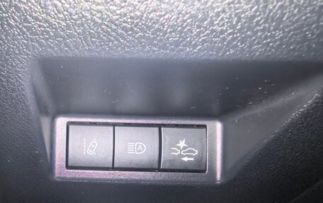 Toyota Yaris III рестайлинг, 2018 год, 1 599 000 рублей, 28 фотография