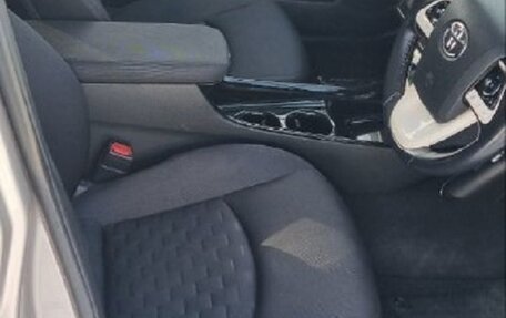 Toyota Prius IV XW50, 2017 год, 1 650 000 рублей, 7 фотография