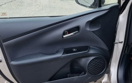 Toyota Prius IV XW50, 2017 год, 1 650 000 рублей, 4 фотография