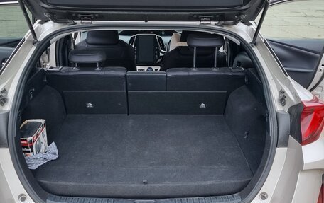 Toyota Prius IV XW50, 2017 год, 1 650 000 рублей, 6 фотография