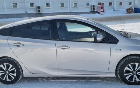 Toyota Prius IV XW50, 2017 год, 1 650 000 рублей, 13 фотография