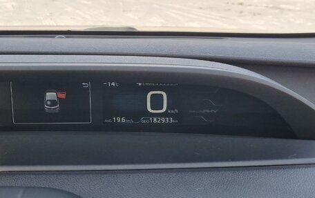 Toyota Prius IV XW50, 2017 год, 1 650 000 рублей, 12 фотография