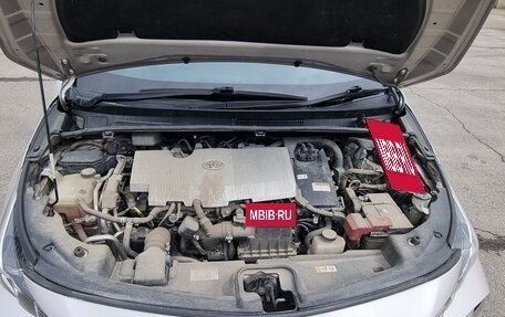 Toyota Prius IV XW50, 2017 год, 1 650 000 рублей, 18 фотография