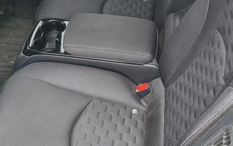 Toyota Prius IV XW50, 2017 год, 1 650 000 рублей, 24 фотография