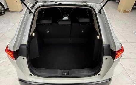 Honda Vezel, 2023 год, 2 200 000 рублей, 18 фотография