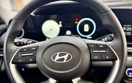 Hyundai Elantra, 2023 год, 1 800 077 рублей, 13 фотография