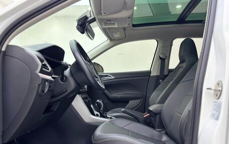 Volkswagen T-Cross I, 2022 год, 1 830 000 рублей, 9 фотография