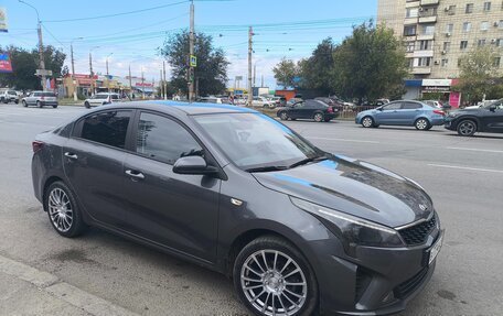 KIA Rio IV, 2021 год, 1 950 000 рублей, 1 фотография