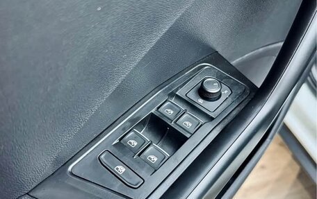 Volkswagen T-Roc I, 2021 год, 1 570 000 рублей, 11 фотография