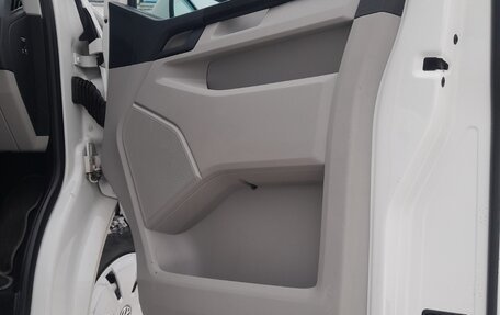 Volkswagen Caravelle T6 рестайлинг, 2016 год, 2 049 000 рублей, 4 фотография