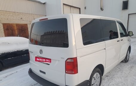 Volkswagen Caravelle T6 рестайлинг, 2016 год, 2 049 000 рублей, 2 фотография