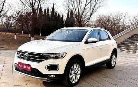 Volkswagen T-Roc I, 2023 год, 1 665 000 рублей, 1 фотография