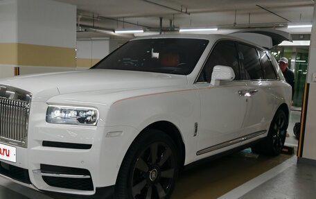 Rolls-Royce Cullinan, 2022 год, 32 000 000 рублей, 2 фотография