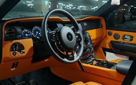 Rolls-Royce Cullinan, 2022 год, 32 000 000 рублей, 7 фотография