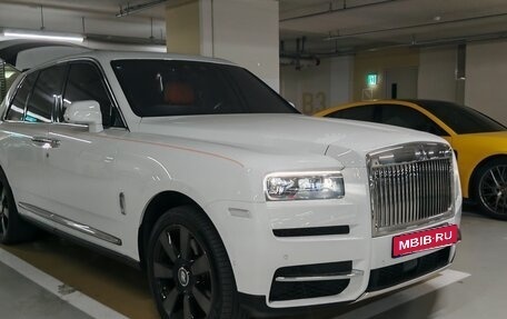 Rolls-Royce Cullinan, 2022 год, 32 000 000 рублей, 3 фотография