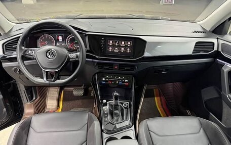 Volkswagen Touran III, 2023 год, 2 238 000 рублей, 7 фотография