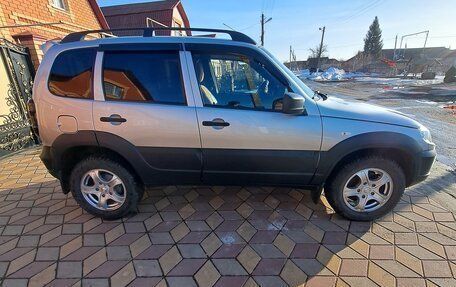 Chevrolet Niva I рестайлинг, 2018 год, 900 000 рублей, 6 фотография