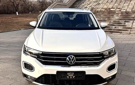 Volkswagen T-Roc I, 2023 год, 1 665 000 рублей, 2 фотография