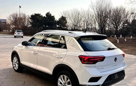 Volkswagen T-Roc I, 2023 год, 1 665 000 рублей, 6 фотография