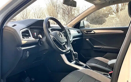 Volkswagen T-Roc I, 2023 год, 1 665 000 рублей, 7 фотография