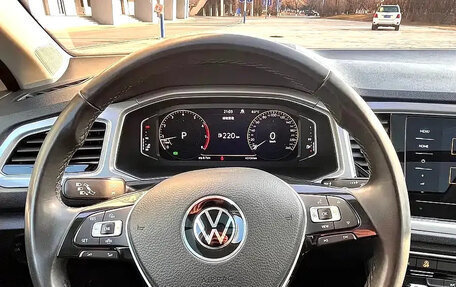 Volkswagen T-Roc I, 2023 год, 1 665 000 рублей, 9 фотография