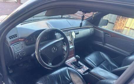 Mercedes-Benz E-Класс, 1996 год, 220 000 рублей, 2 фотография